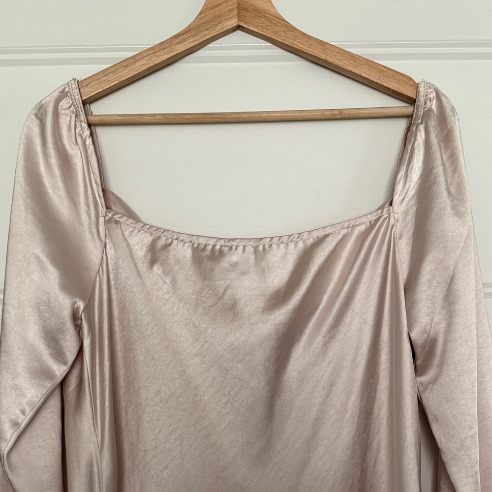 Elegant Cream Off-Shoulder Dress - Picture 10 of 11